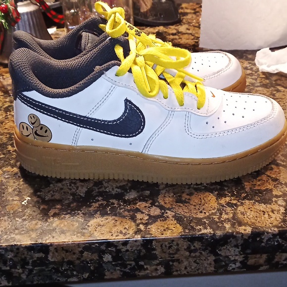 Nike Air Force 1 LV8 youth size 1 - Picture 2 of 5